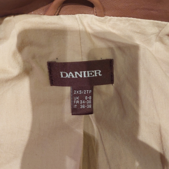 Danier leather jacket - Picture 3 of 9